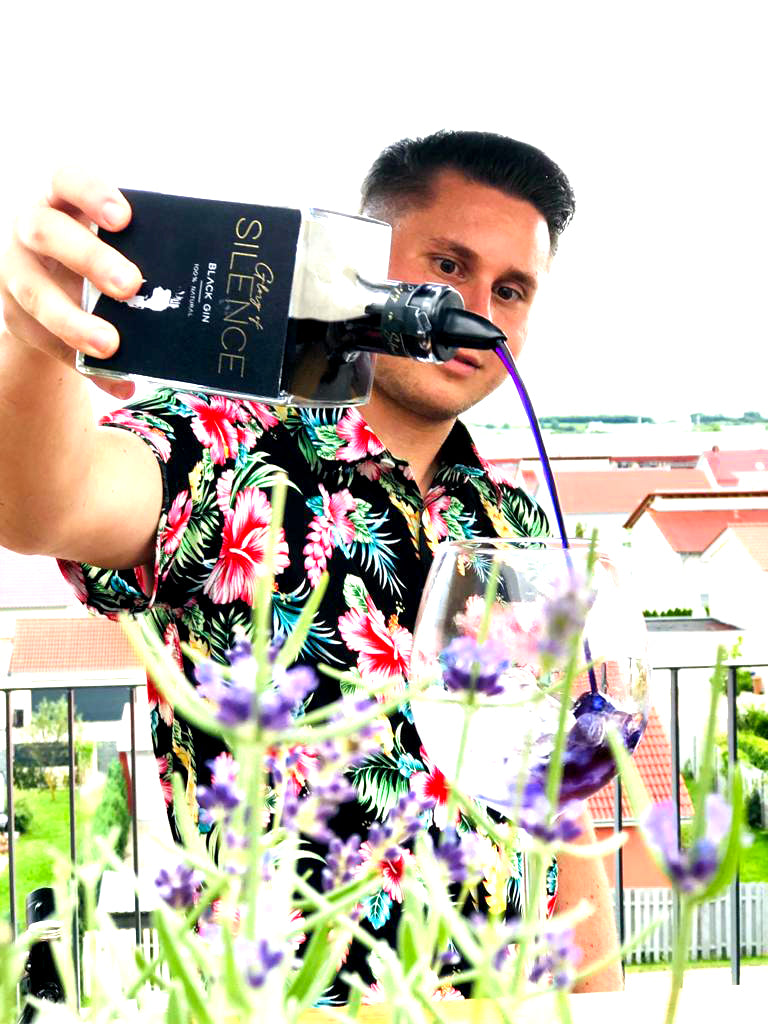 Glory of Silence Black Gin