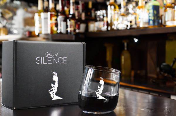 Glory of Silence Geschenkset: Black Gin 0,5 l & 2x Gläser